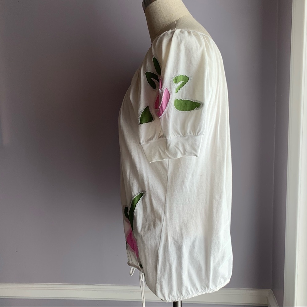 Karen Kane white cotton V neck blouson top purple laser cut flowers puff sleeves - Picture 3 of 15